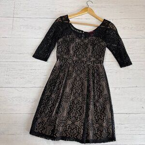 Betsey Johnson Dress Womens SZ 2 Black Pinup Floral Lace with Tan Liner Holiday